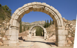 Imatge de l'entrada al recinte de la Cartoixa d'Scala Dei