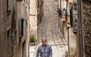 Imagen del presidente del Consejo Regulador, Salus Álvarez, en el reportaje "El milagro del Priorat" de El País Semanal. Autor: Alfredo Cáliz.